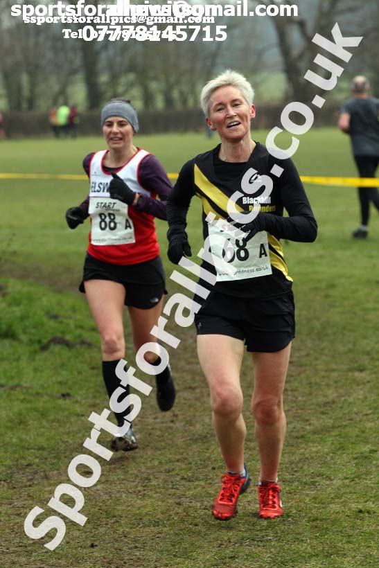 Senior and veteran womens 2018 Durham Cathedral Cross Country Relay. Photo:  David T. Hewitson/Sports for All Pics